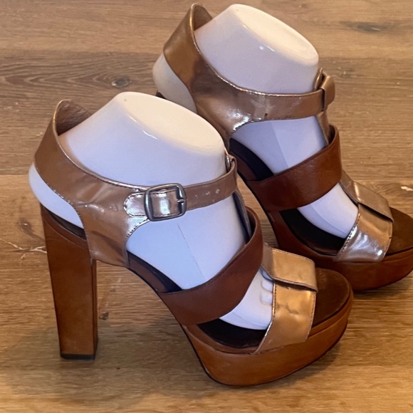 Dolce Vita platform metallic t-strap high heel sandals -Size 7.5 - Picture 3 of 14